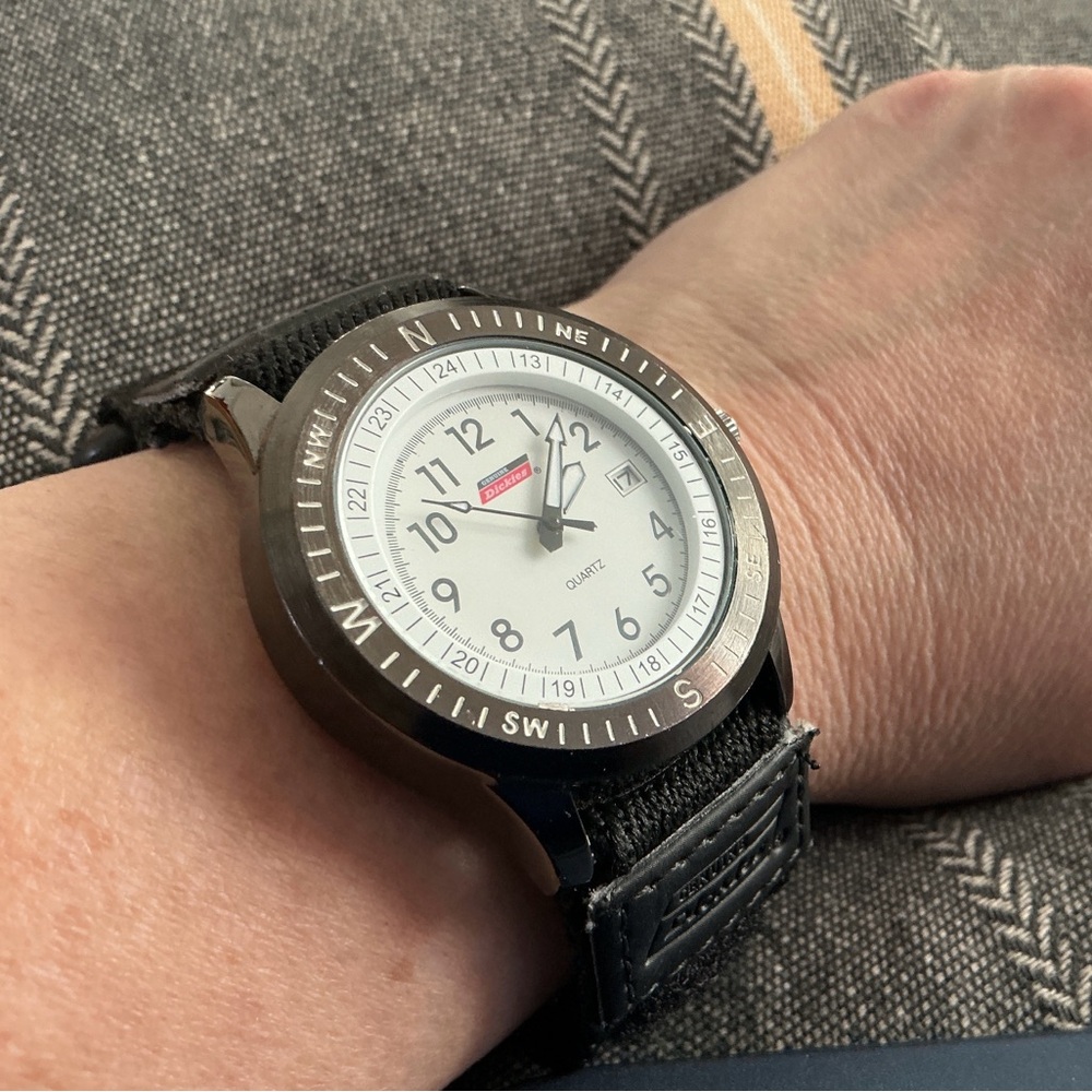 Men's Black and White Quartz Watch